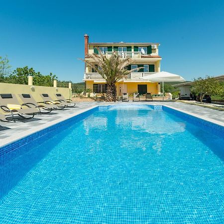 Crowonder Sun&Fun Holiday House With Large Swimming Pool, Playroom And Garden Bibinje Exterior photo