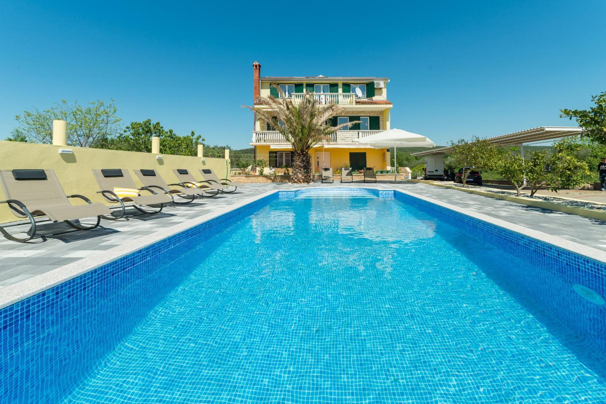 Crowonder Sun&Fun Holiday House With Large Swimming Pool, Playroom And Garden Bibinje Exterior photo