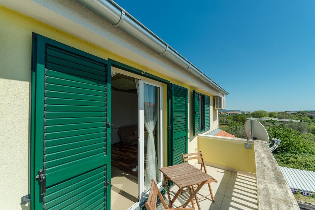 Crowonder Sun&Fun Holiday House With Large Swimming Pool, Playroom And Garden Bibinje Exterior photo