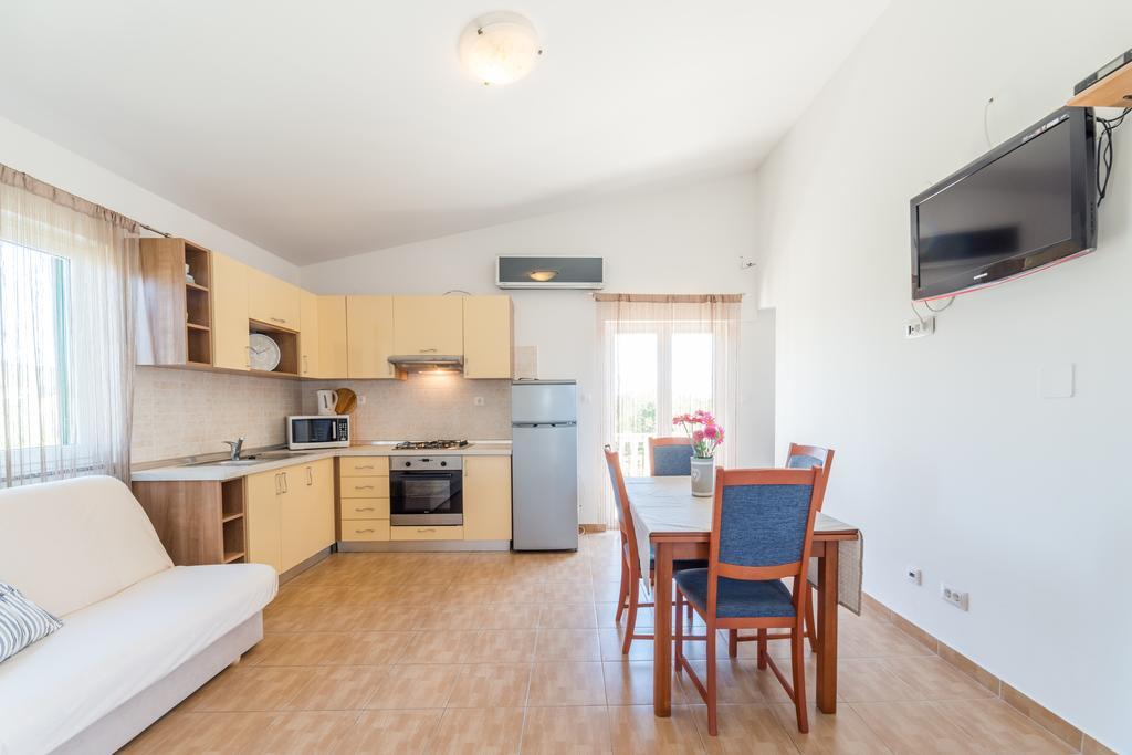 Crowonder Sun&Fun Holiday House With Large Swimming Pool, Playroom And Garden Bibinje Exterior photo